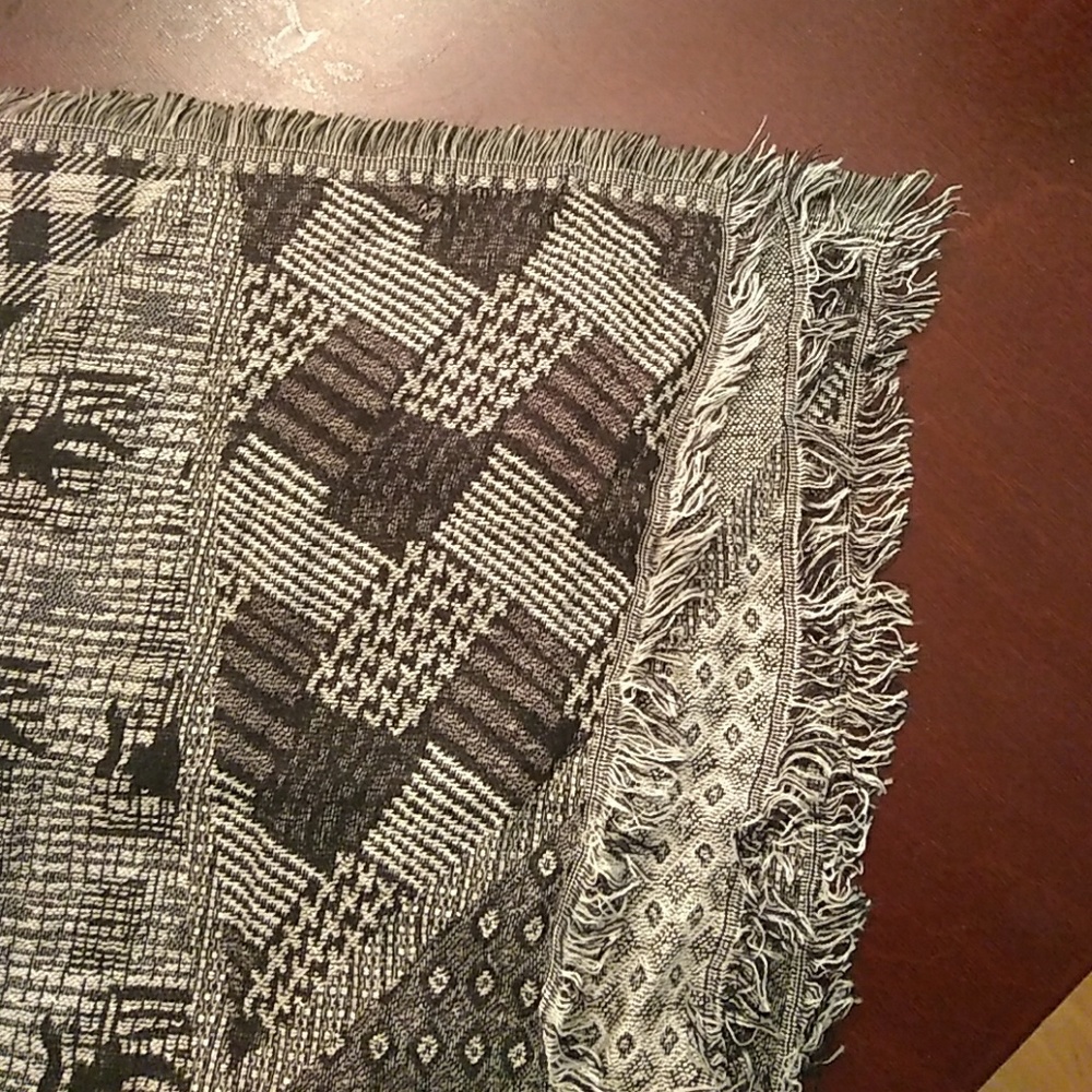 Patterned scarf - Picture 3 of 3